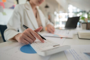 Buhalterė aiškina, kaip nuo 2026 m. keisis gyventojų pajamų mokestis (GPM) pagal katiliuko principą